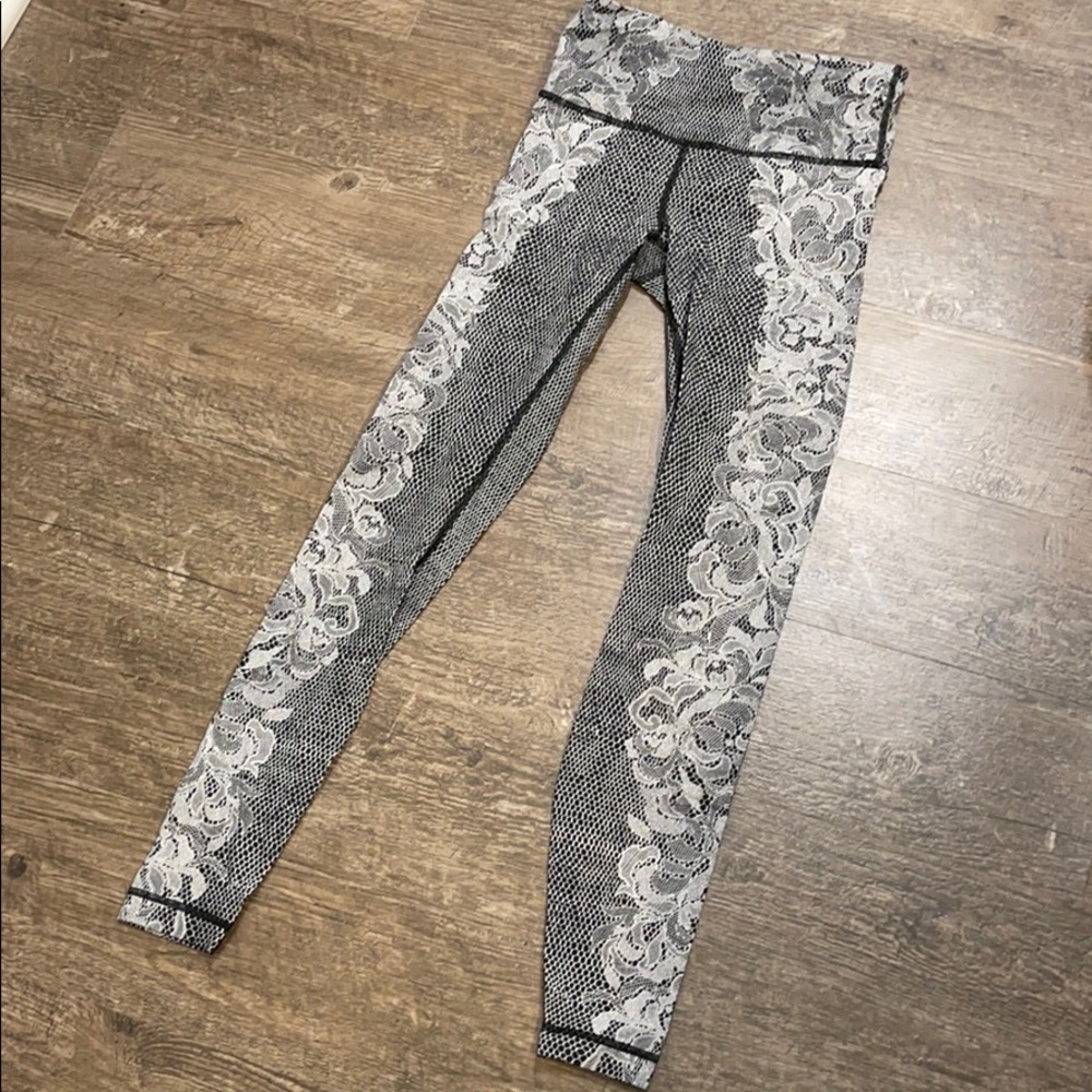 Lace print speed Lululemon wunder unders